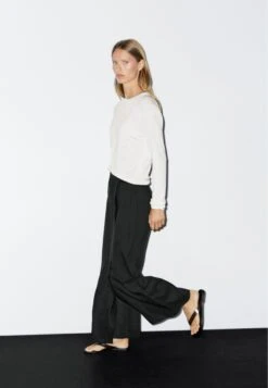 Massimo Dutti LONG SLEEVES WITH CREW NECK - Jumper - Beige -Massimo Dutti Shop 70b0f057ea8b41c9823dcb3b69522155