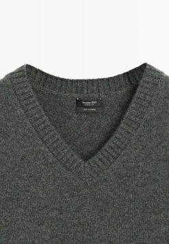 Massimo Dutti CROP V-NECK CASHMERE - Top - Dark Grey -Massimo Dutti Shop 718d4254597943ff8bd6d43f17978bad