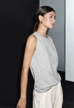 Massimo Dutti SLEEVELESS ROUND NECK - Basic T-shirt - Grey 14 Massimo Dutti SLEEVELESS ROUND NECK - Basic T-shirt - Grey -Massimo Dutti Shop 72af7811cf0f4fafb531ed3529b3f20b