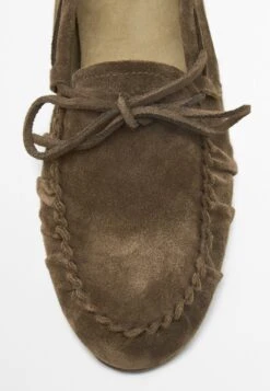 Massimo Dutti GATHERED SPLIT - Boat Shoes - Sand -Massimo Dutti Shop 72c34e7e07854499a0106f6ee4468dca