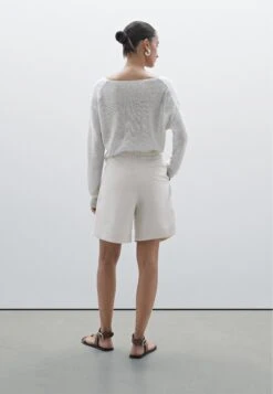 Massimo Dutti PLEATED BERMUDA - Shorts - Light Grey -Massimo Dutti Shop 7303b1c3982842ef810971b3efb69753