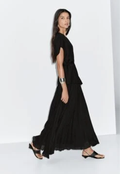 Massimo Dutti LONG PLEATED WITH WAISTCOAT DETAIL - Maxi Dress - Black 14 Massimo Dutti LONG PLEATED WITH WAISTCOAT DETAIL - Maxi Dress - Black -Massimo Dutti Shop 7326746c02684c6c8bd1964d12764b6d