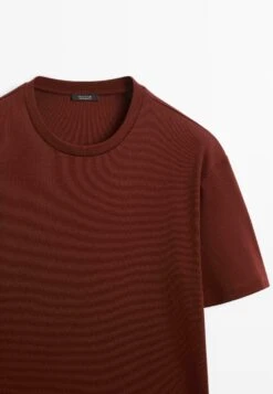 Massimo Dutti WIDE FIT SHORT SLEEVE WITH CREW NECK - Basic T-shirt - DARK RED -Massimo Dutti Shop 7390e8dd7f2f43d0bdf76c5596ee0911