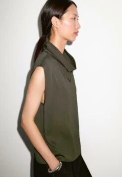 Massimo Dutti FLOWING GARMENT WITH DRAPED NECK DETAIL - Blouse - Dark Green -Massimo Dutti Shop 74adb16de1f1466184b7a0bf2408cf3c