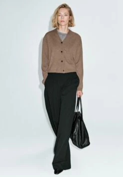 Massimo Dutti V-NECK BUTTONED KNIT - Cardigan - Brown 16 Massimo Dutti V-NECK BUTTONED KNIT - Cardigan - Brown -Massimo Dutti Shop 75272147f87e44978009472ba56a2809