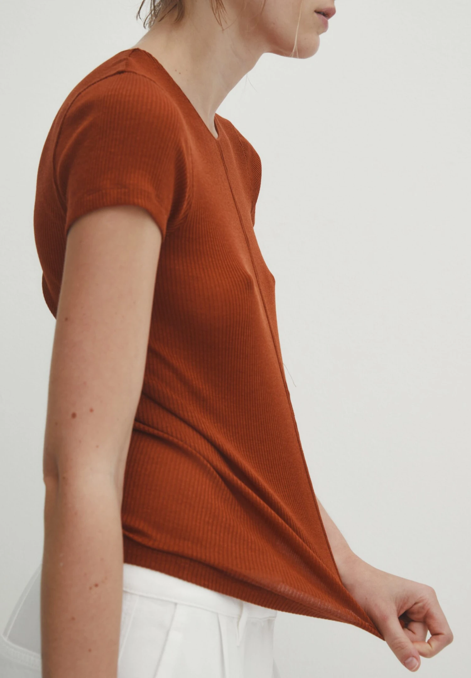 Massimo Dutti Shiny With Central Seam - Basic T-Shirt - Bordeaux 6 Massimo Dutti Shiny With Central Seam - Basic T-Shirt - Bordeaux - Image 4