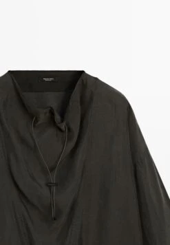 Massimo Dutti GARMENT WITH DRAWSTRING DETAIL - Blouse - Grey 19 Massimo Dutti GARMENT WITH DRAWSTRING DETAIL - Blouse - Grey -Massimo Dutti Shop 75f265a4ed654c109641994075f214ed