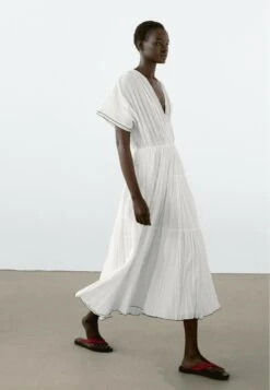 Massimo Dutti CONTRAST PLEATED LONG - Day Dress - White -Massimo Dutti Shop 75f6f9da8d6643ea9776b844aac5c64b