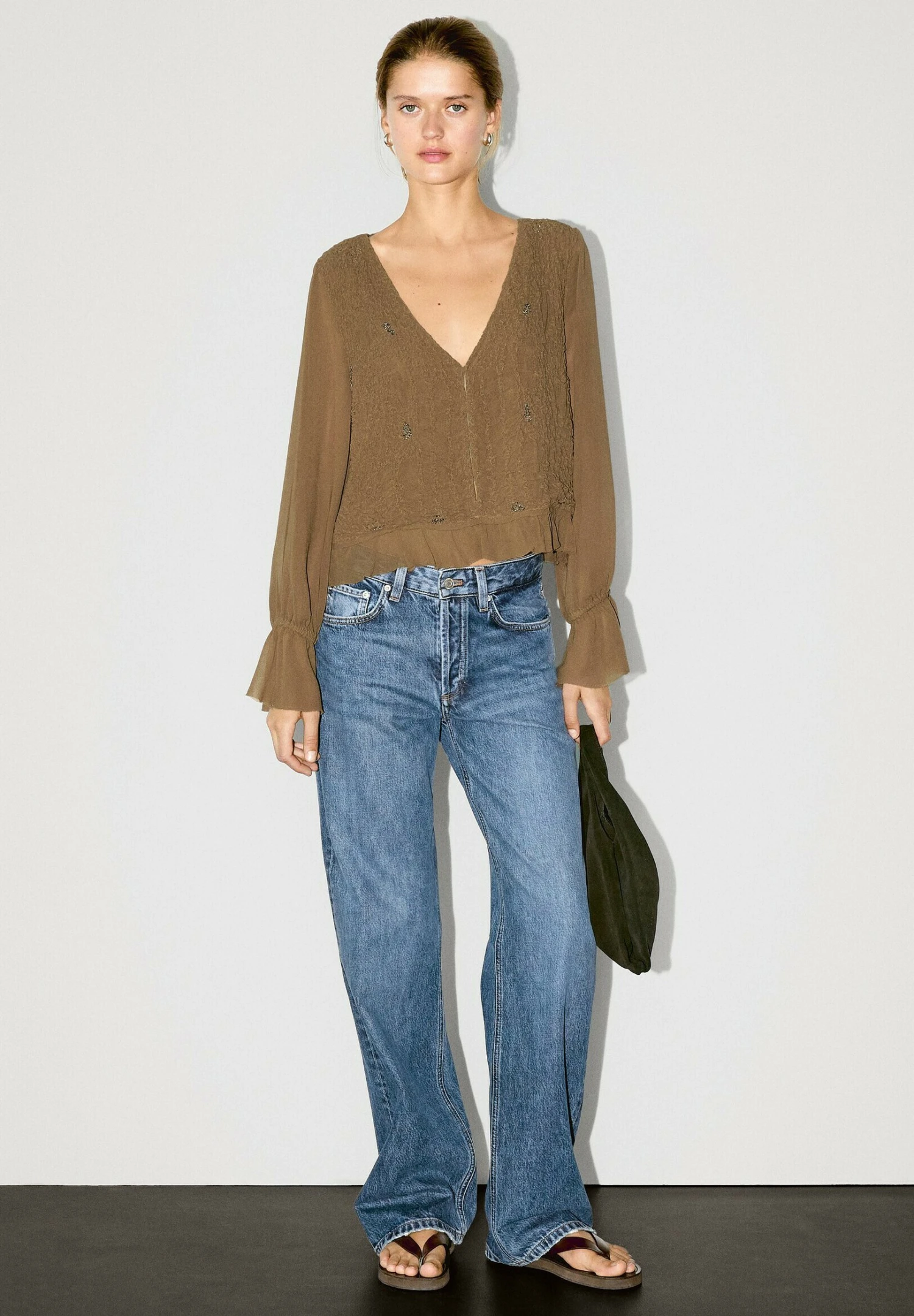 Massimo Dutti TEXTURED GARMENT WITH RUFFLES - Blouse - Khaki 3 Massimo Dutti TEXTURED GARMENT WITH RUFFLES - Blouse - Khaki