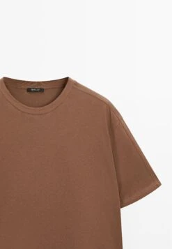 Massimo Dutti OVERSIZE WITH SEAM DETAIL - Basic T-shirt - Brown 17 Massimo Dutti OVERSIZE WITH SEAM DETAIL - Basic T-shirt - Brown -Massimo Dutti Shop 7631ac7afe2c46e8ac91a75d5894b683