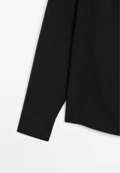 Massimo Dutti WITH CROSSOVER DETAIL AND BUTTON - Blouse - Black -Massimo Dutti Shop 775a57d7cbe64bb48b754a3cd8bbb24a