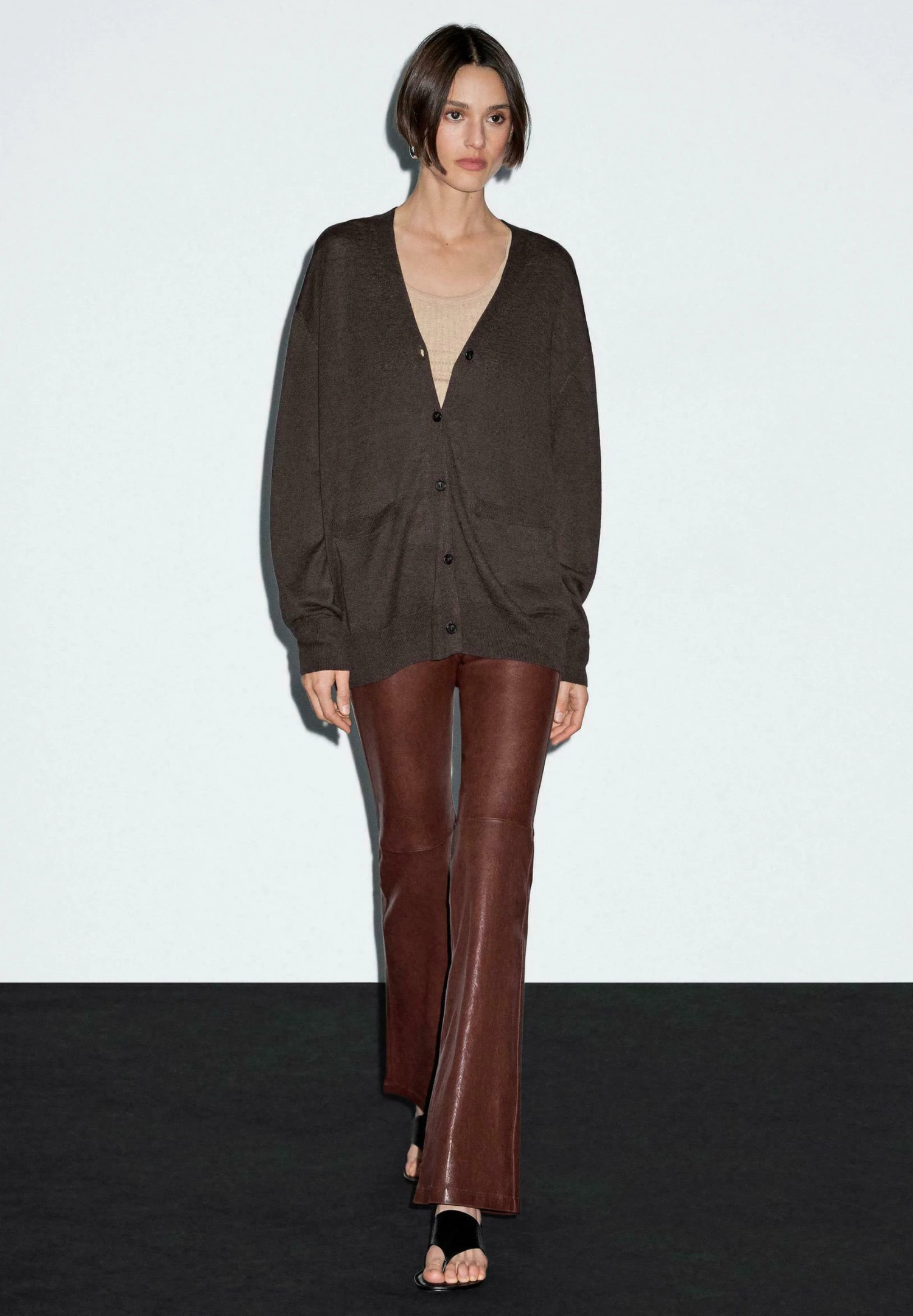 Massimo Dutti LONG V-NECK WITH BUTTONS - Cardigan - Mottled Dark Brown 4 Massimo Dutti LONG V-NECK WITH BUTTONS - Cardigan - Mottled Dark Brown - Image 2