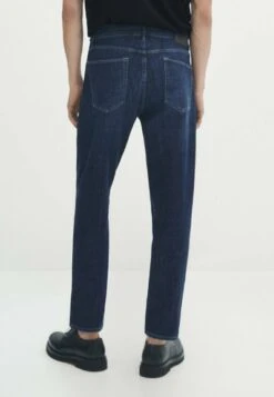 Massimo Dutti Enzymatic - Straight Leg Jeans - Dark Blue 14 Massimo Dutti Enzymatic - Straight Leg Jeans - Dark Blue -Massimo Dutti Shop 7899a50879fd488491661f73d62750b1