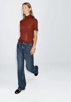 Massimo Dutti HIGH NECK WITH SHORT SLEEVES - Basic T-shirt - Red -Massimo Dutti Shop 7948c853cd464fb0aefb8707cbe5f8f1