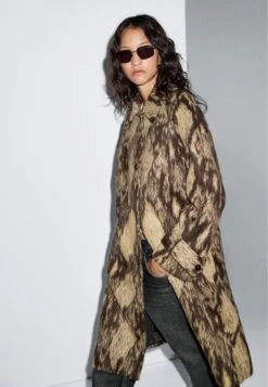 Massimo Dutti LONG SNAKESKIN PRINT - Classic Coat - Light Yellow -Massimo Dutti Shop 79c9f8bbaf9a461bbb5cd4e09e0bfc97