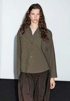 Massimo Dutti OXFORD COLLAR LONG SLEEVE - Button-down Blouse - Dark Green -Massimo Dutti Shop 7a14be76dad345d6a9f88e9a04b94fae