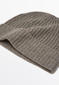 Massimo Dutti Beanie - Dark Brown -Massimo Dutti Shop 7a57e5a5c3cb43598f7d8c421e2f98b5 1