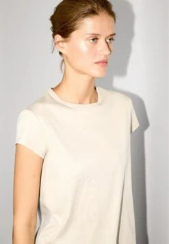 Massimo Dutti SHORT SLEEVE WITH ROUND NECK - Basic T-shirt - Beige -Massimo Dutti Shop 7ac16e01d2de4e52905115269681a595