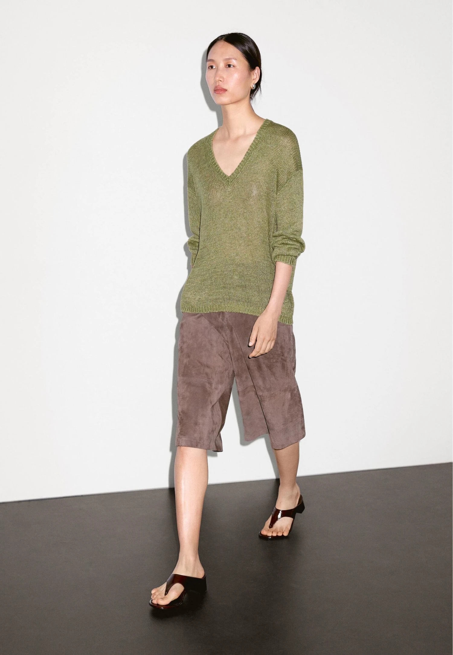 Massimo Dutti CUTWORK V-NECK - Jumper - Green 7 Massimo Dutti CUTWORK V-NECK - Jumper - Green - Image 5
