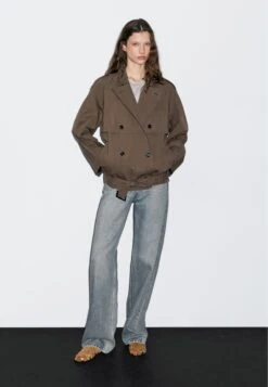 Massimo Dutti SHORT WITH BELT DETAIL - Trenchcoat - Dark Brown 17 Massimo Dutti SHORT WITH BELT DETAIL - Trenchcoat - Dark Brown -Massimo Dutti Shop 7bbf8b6d938045f992a721ccb997a7ed