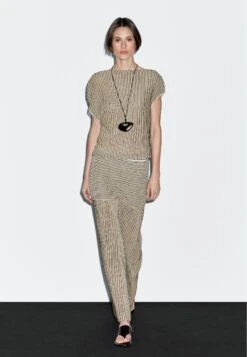 Massimo Dutti LOOSE-FITTING PLEATED WITH FLECKED DETAIL - Top - Beige -Massimo Dutti Shop 7c0b1a321c114eedadb635513c6d1cf6