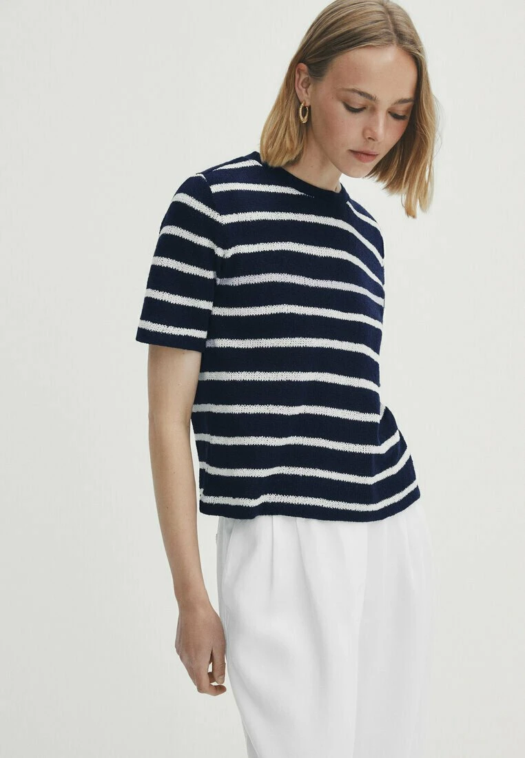 Massimo Dutti Textured Striped Blend - Print T-Shirt - Dark Blue 3 Massimo Dutti Textured Striped Blend - Print T-Shirt - Dark Blue