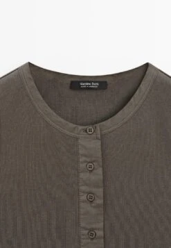 Massimo Dutti SLEEVELESS ROUND BUTTONED NECK - Top - Khaki -Massimo Dutti Shop 7c571bc4dbf044bdbc14317ec43728df