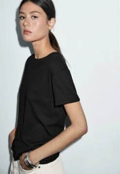 Massimo Dutti SHORT-SLEEVE WITH CREW NECK - Basic T-shirt - Black -Massimo Dutti Shop 7c758b6227fd4f8ca63e30e674fd8f2e