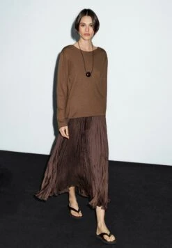 Massimo Dutti BOAT NECK LONG SLEEVE - Jumper - Dark Brown 16 Massimo Dutti BOAT NECK LONG SLEEVE - Jumper - Dark Brown -Massimo Dutti Shop 7d09f3fed88f450ba2487ab617efb10c