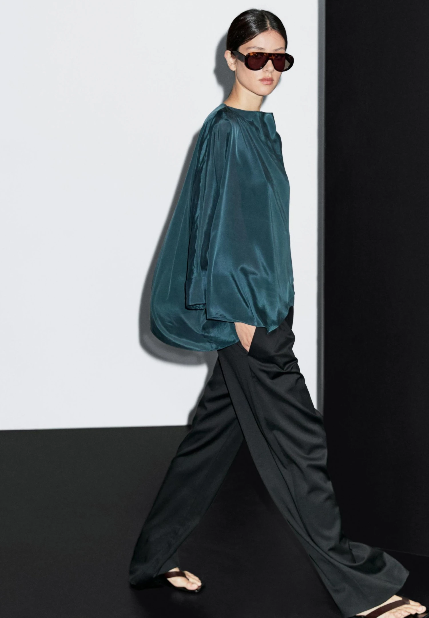 Massimo Dutti FLOWING -STYLE - Cape - Mottled Turquoise 8 Massimo Dutti FLOWING -STYLE - Cape - Mottled Turquoise - Image 6