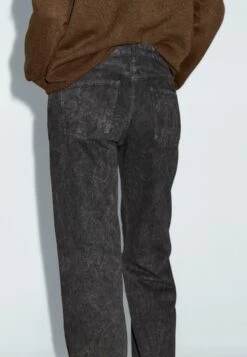 Massimo Dutti Straight Leg Jeans - Grey -Massimo Dutti Shop 7d60acb48ea34c91a1a75658e6f1fe41