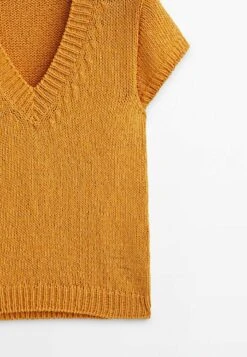 Massimo Dutti V-Neck With Short Sleeves - Basic T-Shirt - Orange -Massimo Dutti Shop 7e80860b3e06417c95f0c2470f11b714