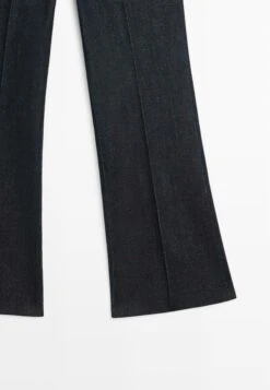 Massimo Dutti FLARE FIT MID-RISE BELL BOTTOM - Flared Jeans - Dark Blue 19 Massimo Dutti FLARE FIT MID-RISE BELL BOTTOM - Flared Jeans - Dark Blue -Massimo Dutti Shop 7ed257c1b8304c4685059d9c94c9a428