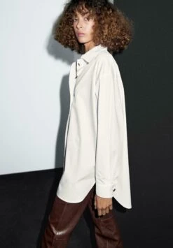 Massimo Dutti GARMENT WITH GOLDEN BUTTONS - Button-down Blouse - White -Massimo Dutti Shop 7f4020e71efa44d4be7ff61f1b1121ff