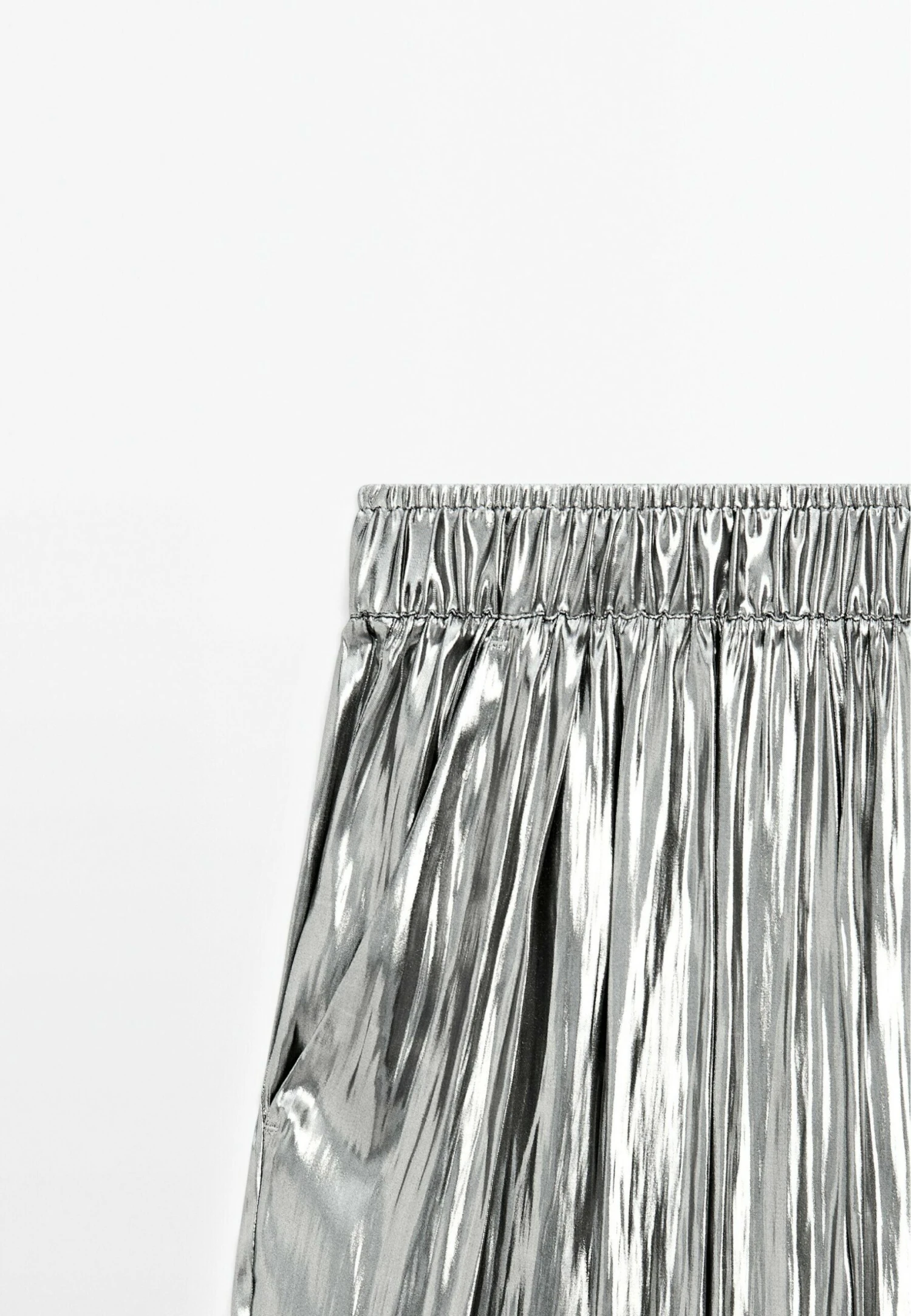 Massimo Dutti FLOWING METALLIC WITH GATHERED DETAIL - Trousers - Silver 8 Massimo Dutti FLOWING METALLIC WITH GATHERED DETAIL - Trousers - Silver - Image 6