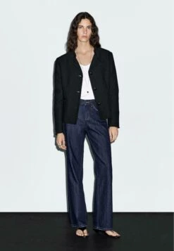 Massimo Dutti CROPPED CREW NECK WITH POCKETS - Light Jacket - Black -Massimo Dutti Shop 7fe44892886f482a99b2eff73d2c56f0