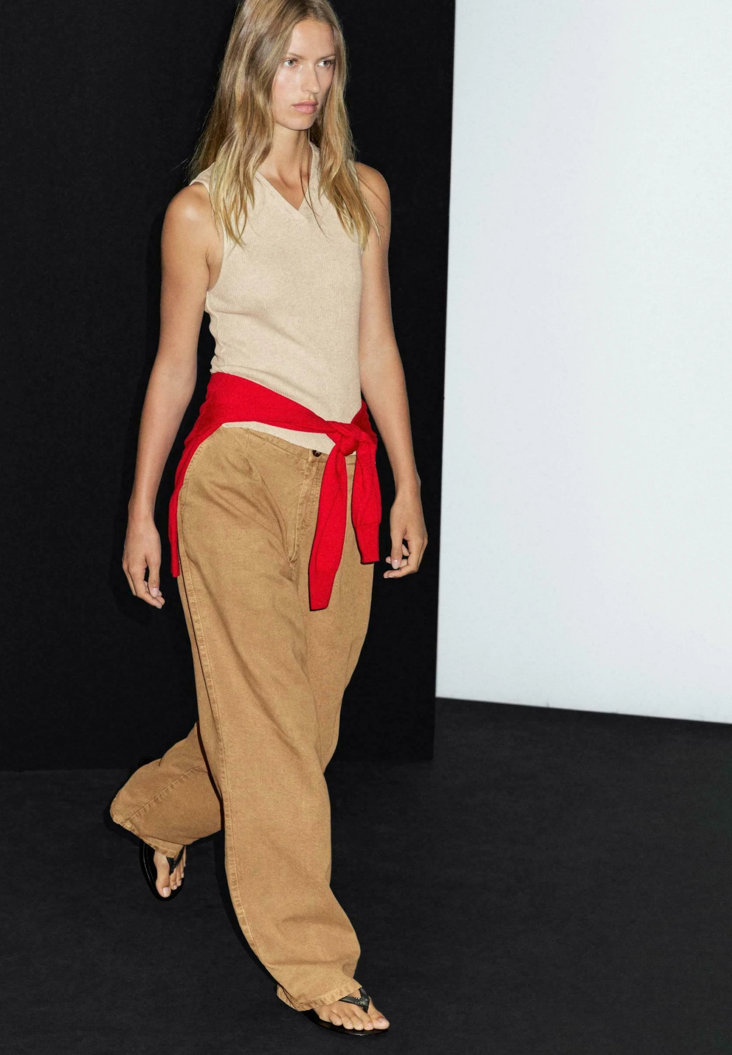 Massimo Dutti V-NECK RIBBED WITH COLLAR DETAIL - Top - Beige 8 Massimo Dutti V-NECK RIBBED WITH COLLAR DETAIL - Top - Beige - Image 6