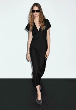 Massimo Dutti MIDI V-NECK - Day Dress - Black -Massimo Dutti Shop 8077d6de48314db3a60c0591245eb071