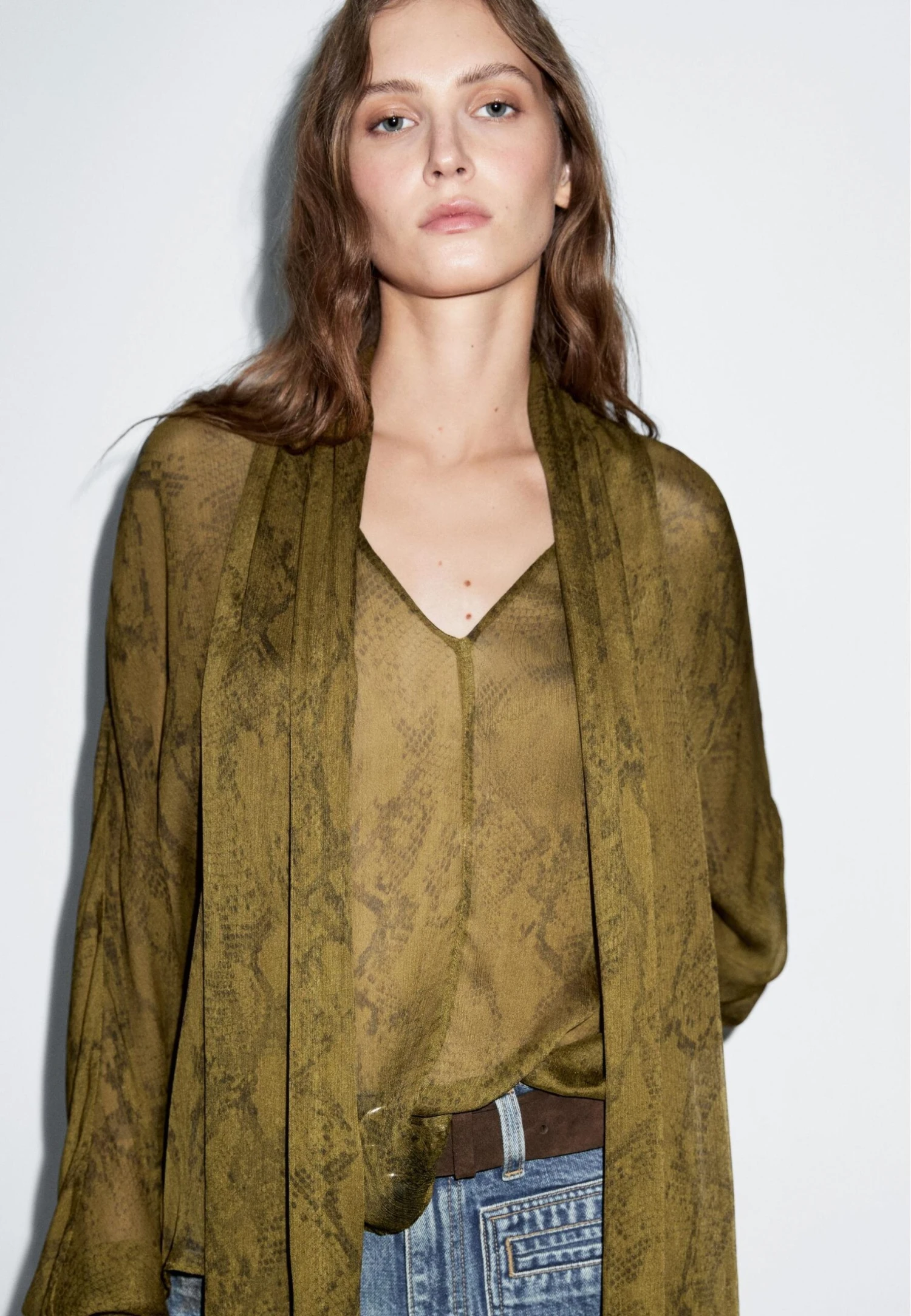 Massimo Dutti FLOWING ANIMAL PRINT GARMENT - Blouse - Green 5 Massimo Dutti FLOWING ANIMAL PRINT GARMENT - Blouse - Green - Image 3