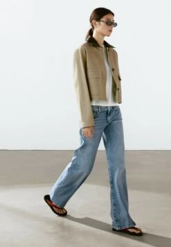 Massimo Dutti SHORT WITH DETACHABLE COLLAR DETAIL - Summer Jacket - Sand -Massimo Dutti Shop 81c80a8969c24dd6910c304328e1cbfb