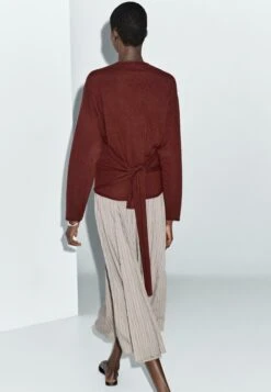 Massimo Dutti DOUBLE-BREASTED V-NECK - Cardigan - Bordeaux -Massimo Dutti Shop 8250d4d568ee4c8f81183a9f36c038da