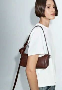 Massimo Dutti SHORT SLEEVE - Basic T-shirt - White -Massimo Dutti Shop 8326b4e78ad144a296439da2ffc4f681