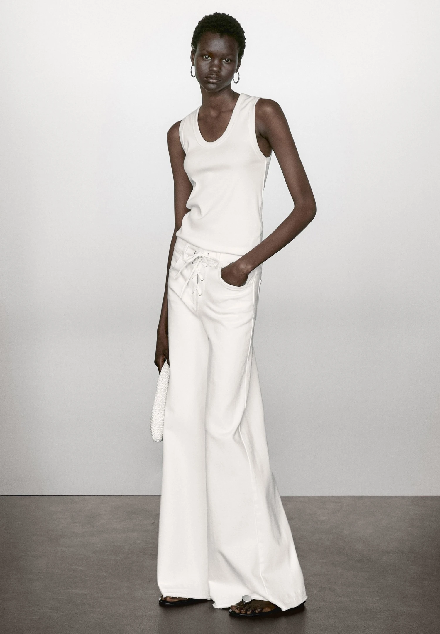 Massimo Dutti HEAVY WEIGHT RIBBED ROUND NECK - Basic T-shirt - White 3 Massimo Dutti HEAVY WEIGHT RIBBED ROUND NECK - Basic T-shirt - White