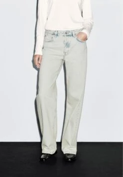 Massimo Dutti FADED MID-RISE WIDE-LEG - Straight Leg Jeans - Light Blue