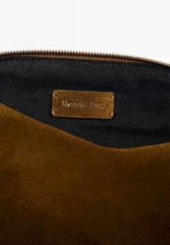 Massimo Dutti SMALL SPLIT TOILETRY - Wash Bag - Brown -Massimo Dutti Shop 83c2b7eeb3be445c96b1abbc3c29a87a