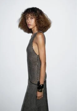 Massimo Dutti LONG PLEATED WITH CREW NECK - Maxi Dress - Black -Massimo Dutti Shop 83d59147567949c88e1ba83f0703b0aa