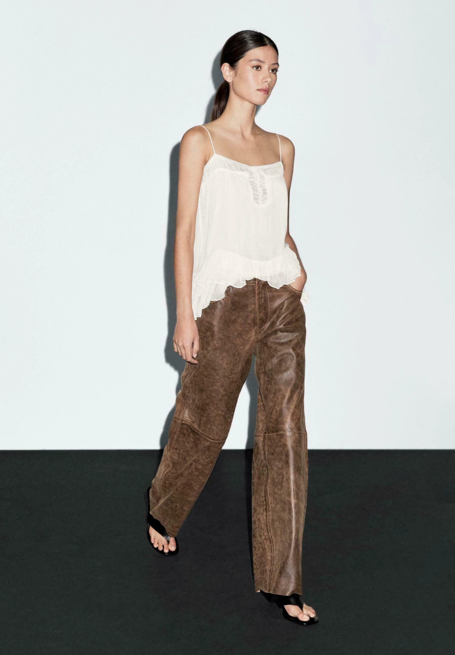 Massimo Dutti DISTRESSED NAPPA FINISH WITH WORN EFFECT - Leather Trousers - Dark Brown 5 Massimo Dutti DISTRESSED NAPPA FINISH WITH WORN EFFECT - Leather Trousers - Dark Brown - Image 3