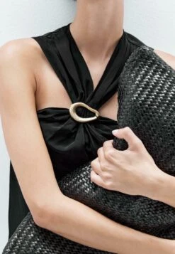 Massimo Dutti HALTER TOP WITH REMOVABLE BROOCH DETAIL - Blouse - Black -Massimo Dutti Shop 84f15090c53c49d3a79fdc7dc29b027e