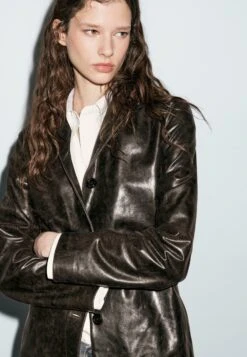 Massimo Dutti BUTTONED NAPPA DISTRESSED FINISH - Leather Jacket - Dark Brown -Massimo Dutti Shop 8550618deb80440eade989197c5d50f9