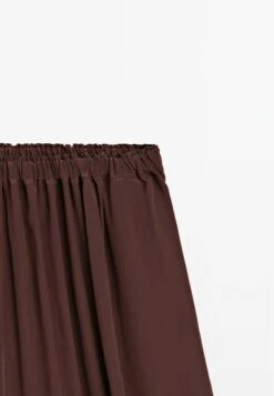 Massimo Dutti FLOWING TECHNICAL FABRIC - Trousers - Bordeaux 17 Massimo Dutti FLOWING TECHNICAL FABRIC - Trousers - Bordeaux -Massimo Dutti Shop 857b1d7cd1b64c7d8a3da10655626b24